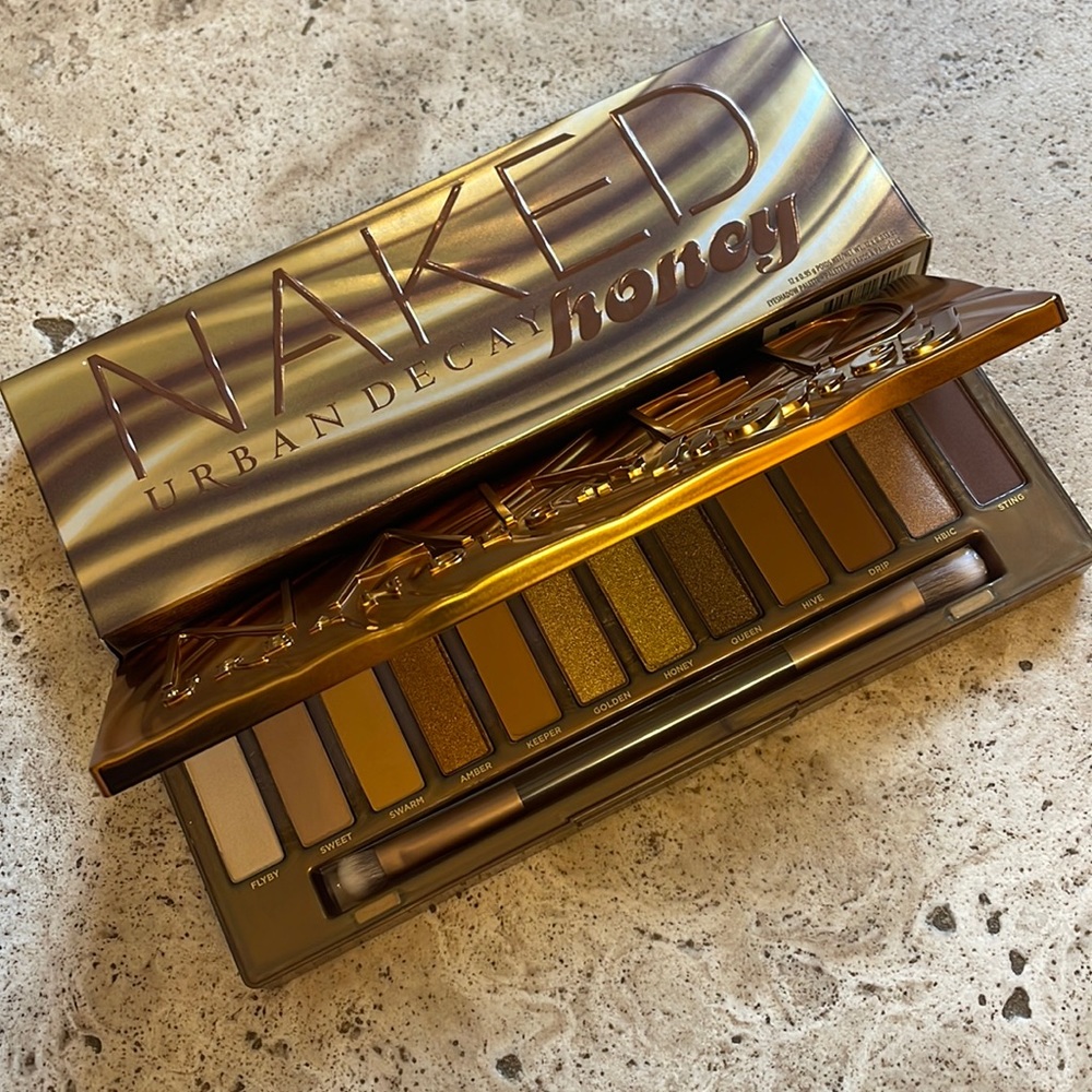 New Urban Decay Naked Honey Palette w/ brush 💎